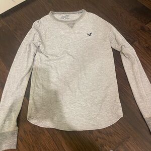American Eagle, long sleeve thermal shirt, light gray color.